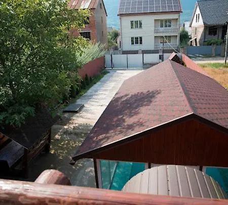 Banik Guest House Khust Exterior photo
